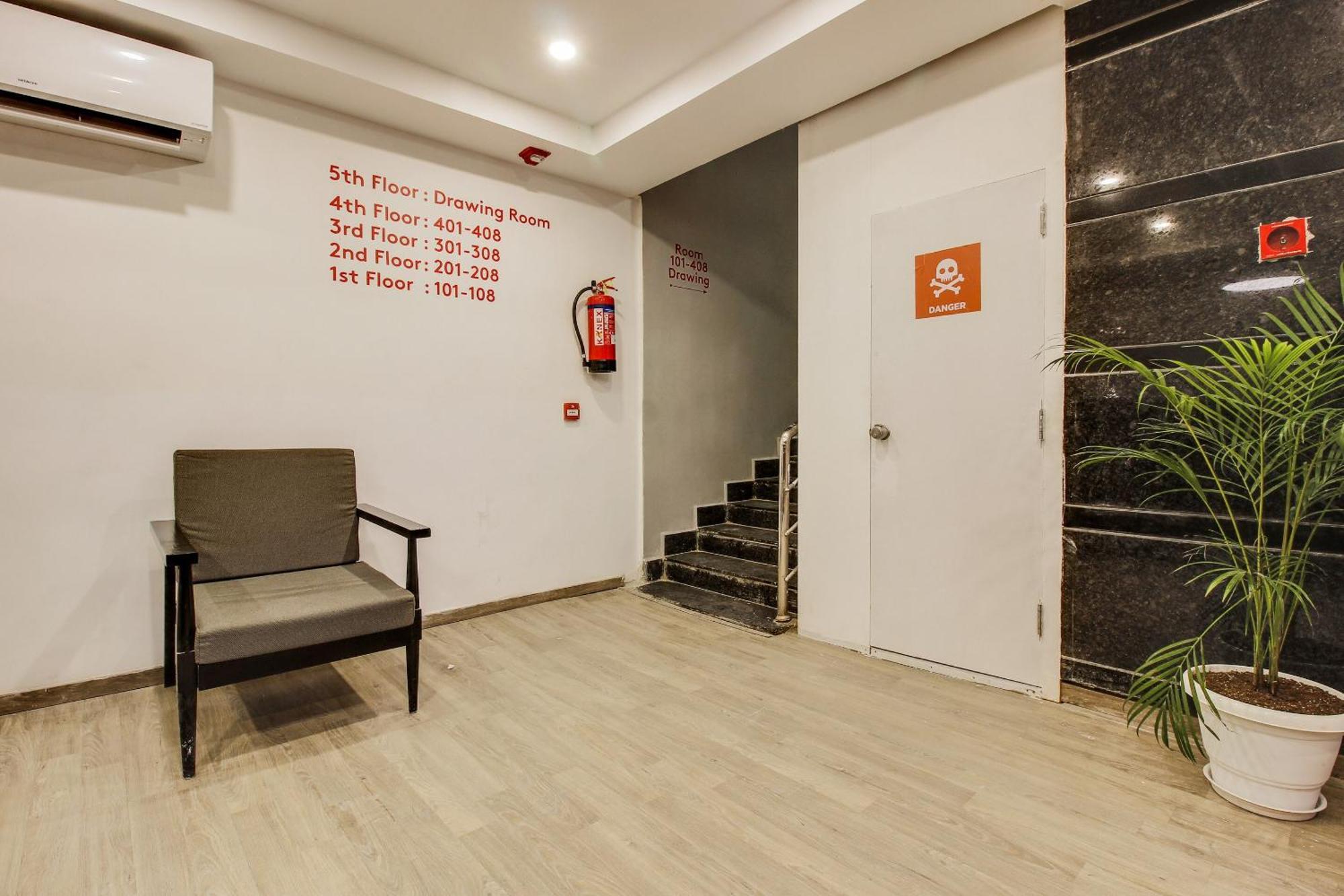 Super Townhouse 359 Begumpet Near 4* Hyderabad