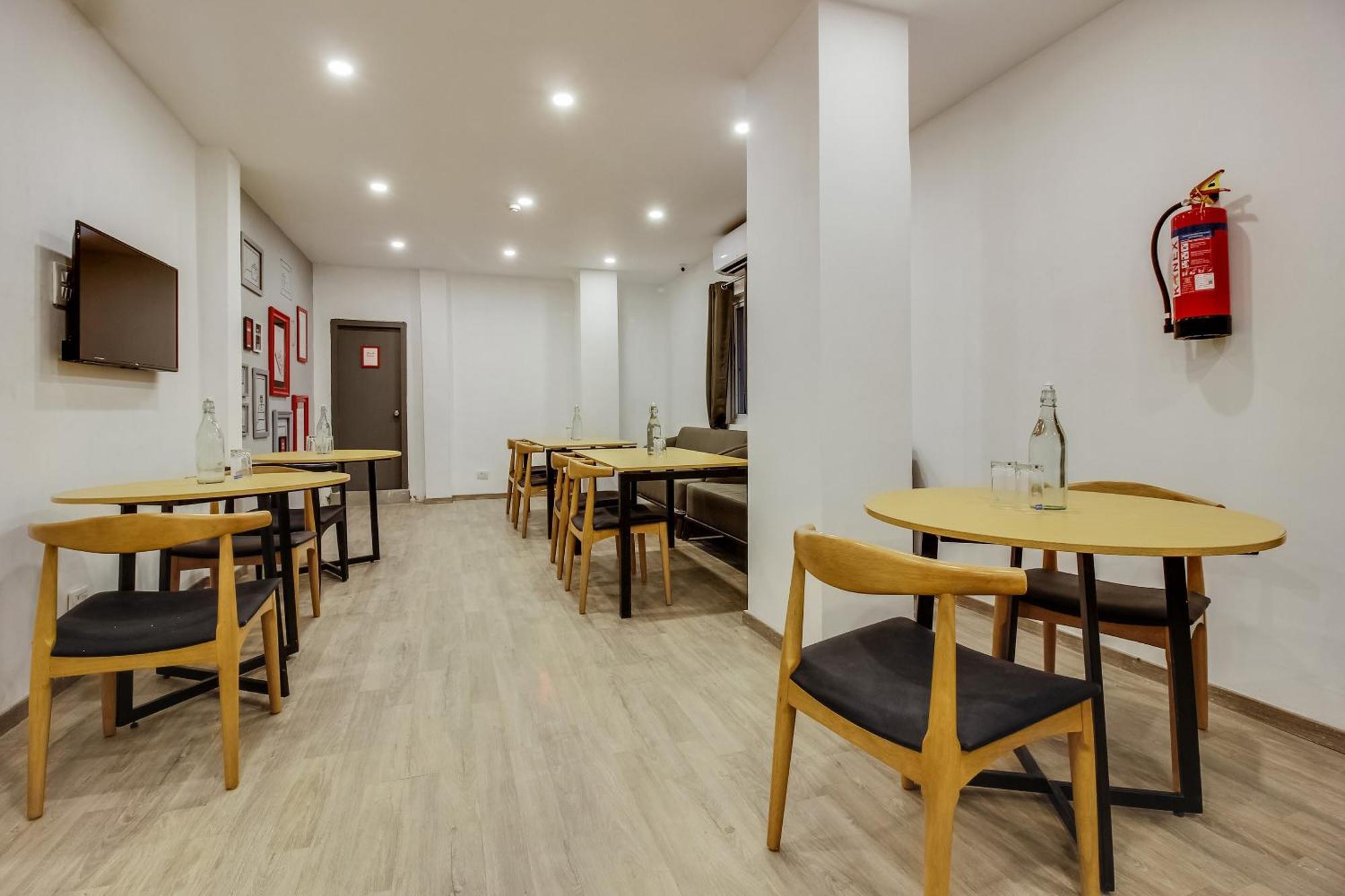 Super Townhouse 359 Begumpet Near Hotel 4*